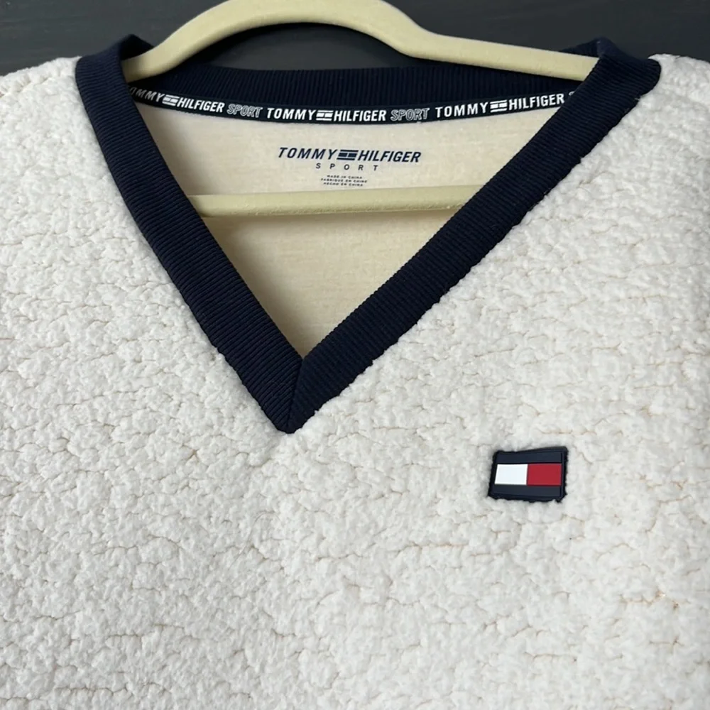 Tommy Hilfiger Sport Sweatshirt. Size Large. - Picture 2 of 2